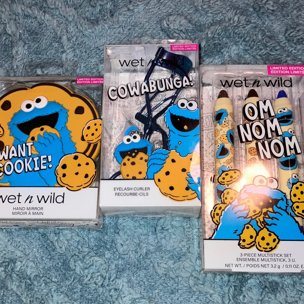 Wet n Wild Cookie Monster Makeup Collection Mirror & Eyelash Curler & Eyeliners